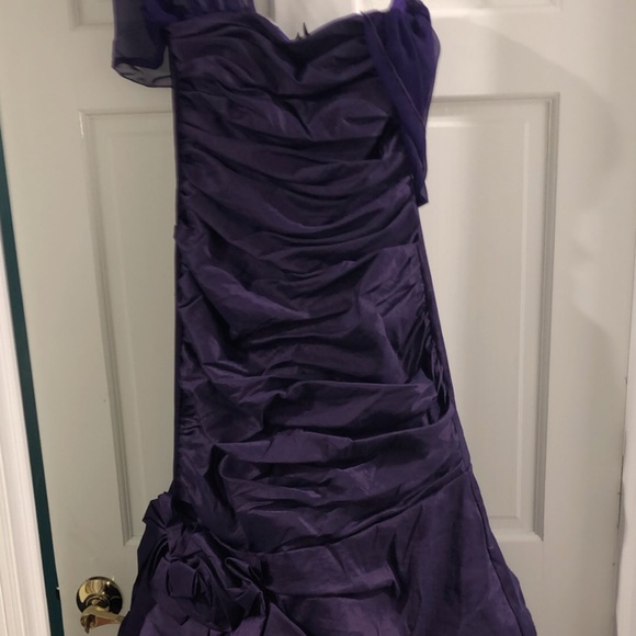 Dress - Picture 2 of 4